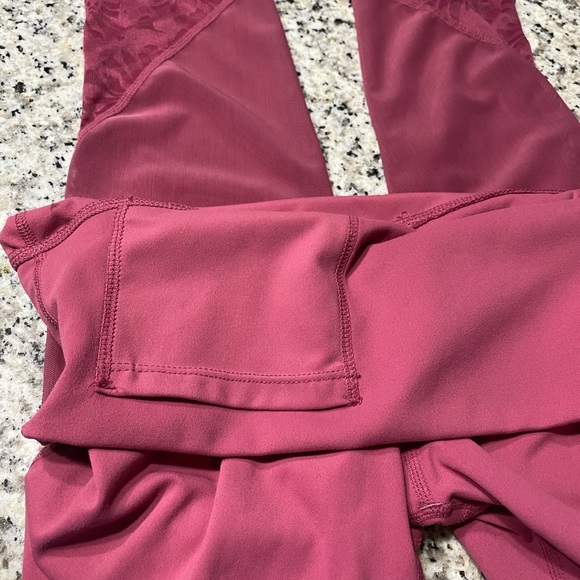 Gently used/rarely worn - Fabletics pink leggings - Picture 5 of 7